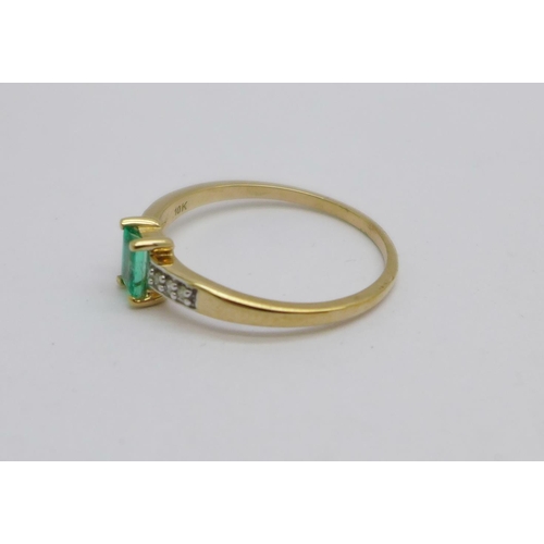 976 - A 9ct gold, Columbian emerald and diamond ring, with certificate, 1.7g, Q