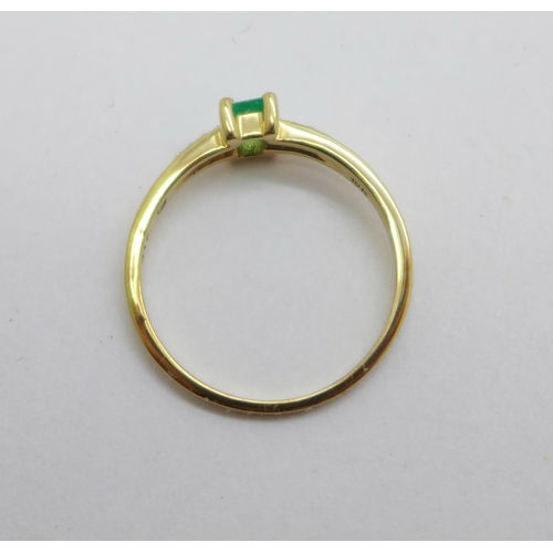 976 - A 9ct gold, Columbian emerald and diamond ring, with certificate, 1.7g, Q