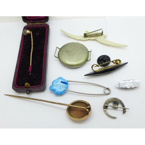 981 - Two stick pins, an enamelled wristwatch head, a/f, two brooches, etc.