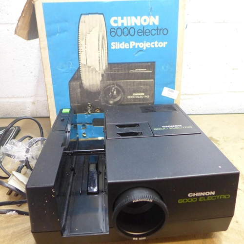 2092 - Chinon projector & screen in box