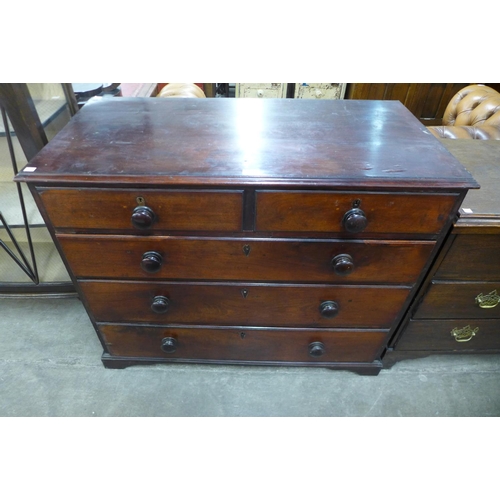 116 - A George III mahogany chest of drawers