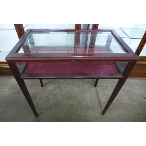 119c - A mahogany bijouterie table