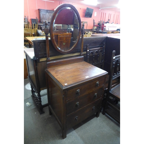 128 - An oak dressing chest