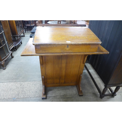 139 - A Victorian oak clerk's desk