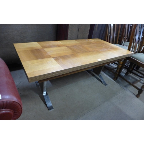 177 - A teak extending coffee table