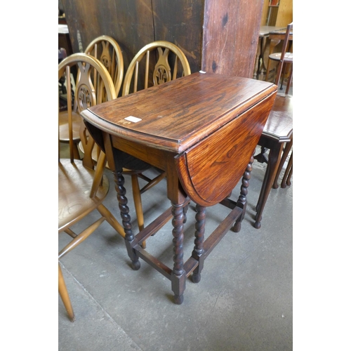 200 - A small oak barleytwist gateleg table