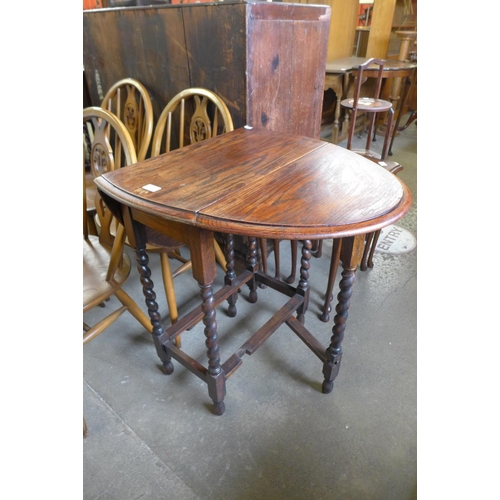 200 - A small oak barleytwist gateleg table