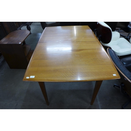 94 - A walnut extending dining table