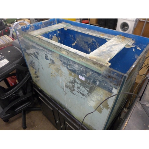 2284 - Large fish tank & base