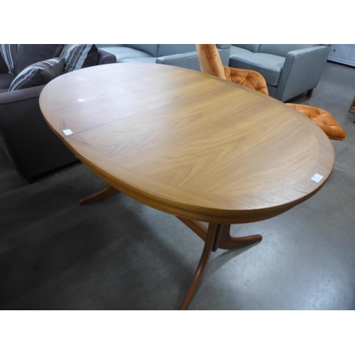 1578 - A Classic teak oval extending dining table (GF011) * this lot is subject to VAT