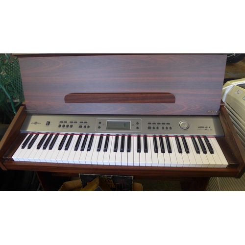 2205 - Gear 4 Music Ark-618 electric piano and stand