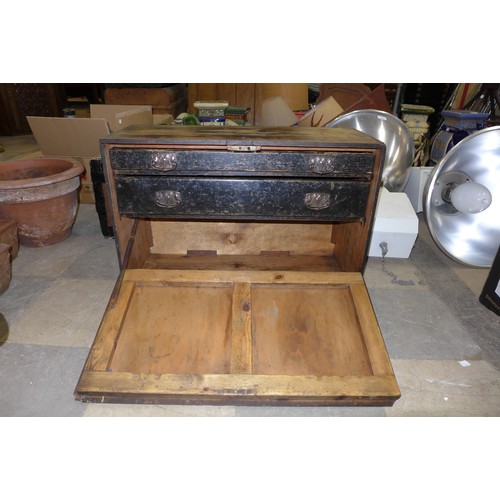 261 - A vintage carpenter's tool chest