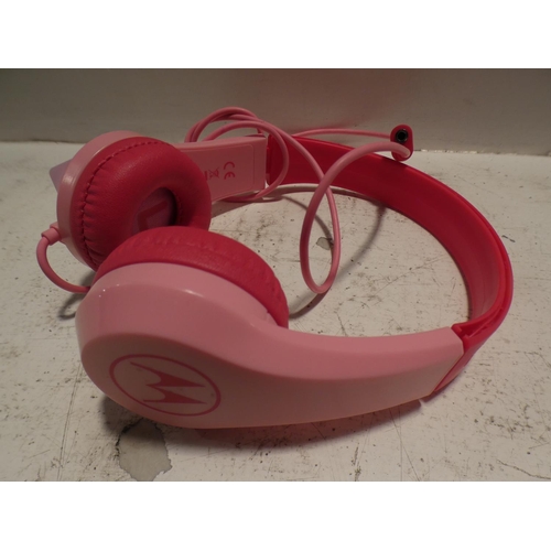 3105 - Pair of Kid's Motorola Headphones (231-152) and Pack of Face Shields (231-32) * This lot is subject ... 