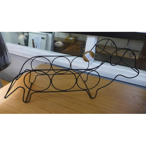 1325 - A sausage dog 3 bottle wine rack, 45cm x 21cm (KG059507)   #