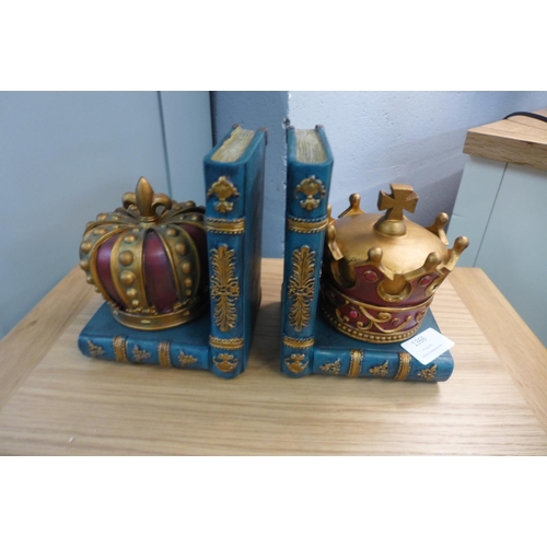 1366 - A pair of crown bookends, H15cms (CRB56818)   #