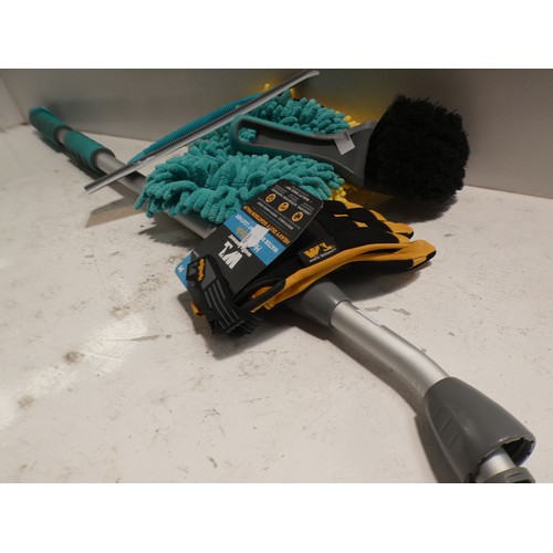 3112 - Autospa Washbrush and Wells Lamont Men's Hydrahyde Gloves  (231-34, 38) * This lot is subject to VAT