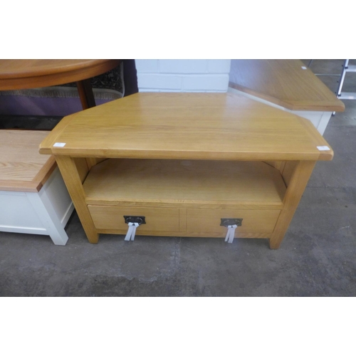 1580 - A Rustic oak corner TV unit (NC-CTV-OAK)  *This lot is subject to VAT