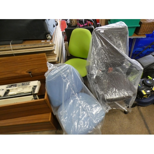 2298 - 3 Swivel office chairs