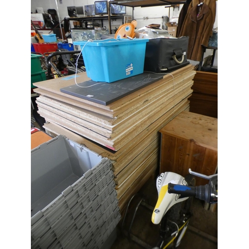 2362 - Pallet of approx. 40 MDF/chipboard sheets