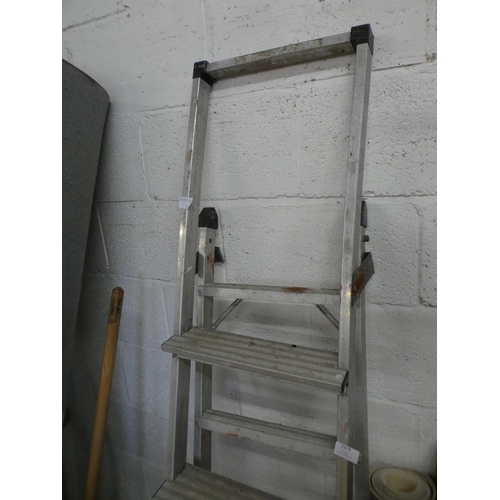 2378 - Aluminium stepladder