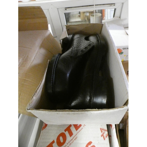 2419 - 7 Pairs of safety shoes - unworn