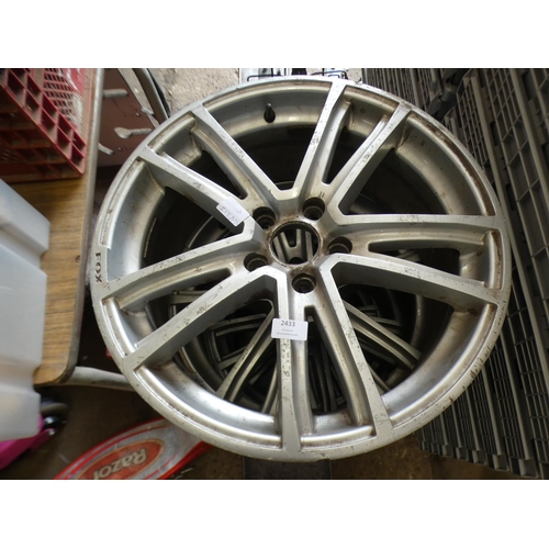 2433 - Set of Fox alloy wheels (18 x 75)