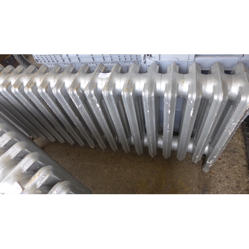 2069 - Cast metal vintage schoolhouse style radiator - W 108cm x H 48cm