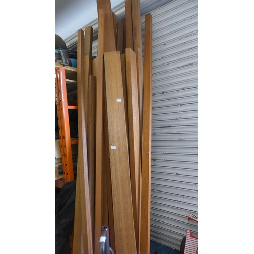 2078 - Approx. 30 teak beams, 6-7ft, some 2x2