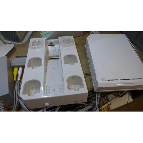 2086 - 2 XBox 360s & 2 Wii consoles and accessories