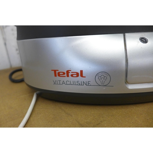 2104 - Tefal Vitacuisine steamer and Super Juicer - W plus recipe book