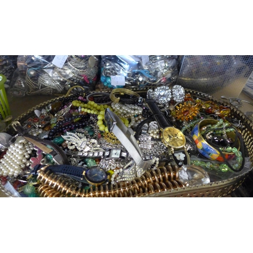 2119 - Tray of costume jewellery, some vintage & wristwatches