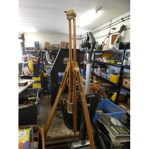 2157 - Daler Rowney wood artist's easel