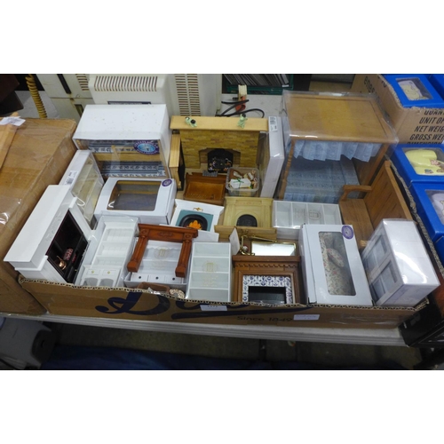 2171 - Large quantity of dolls house furniture