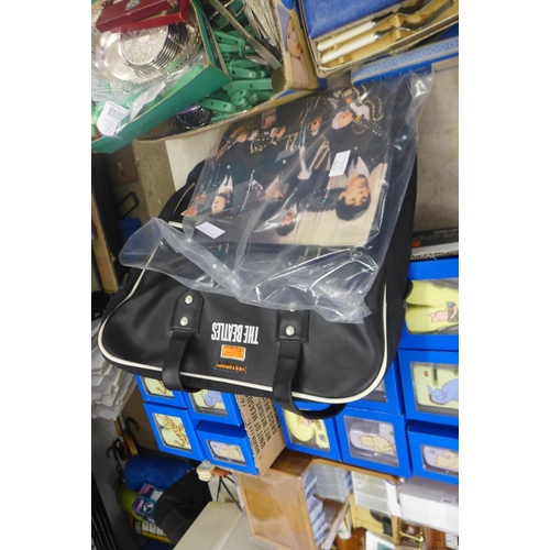 2173 - Vintage Beatles 'Help' bag plus Beatles picture bag