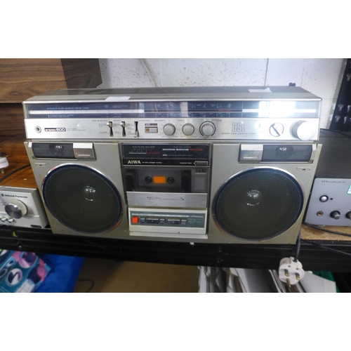 2195 - Aiwa stereo 600 boom box