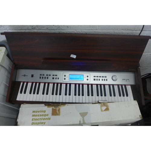 2205 - Gear 4 Music Ark-618 electric piano and stand