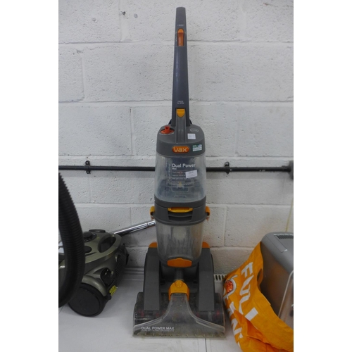 2212 - Vax dual power carpet washer