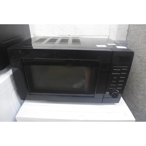 2226 - Black 700w microwave - W