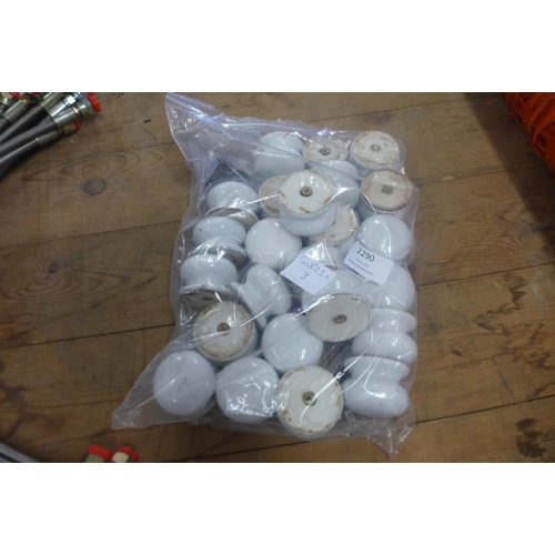 2290 - 24 Ceramic cabinet drawers/door knobs