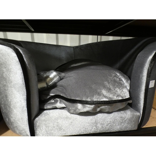 3100 - Silver fabric pet bed with black piping and chrome feet * This lot is subject to VAT