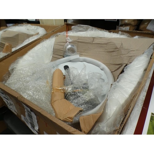 3195 - White leather effect tub chair * This lot is subject to VAT