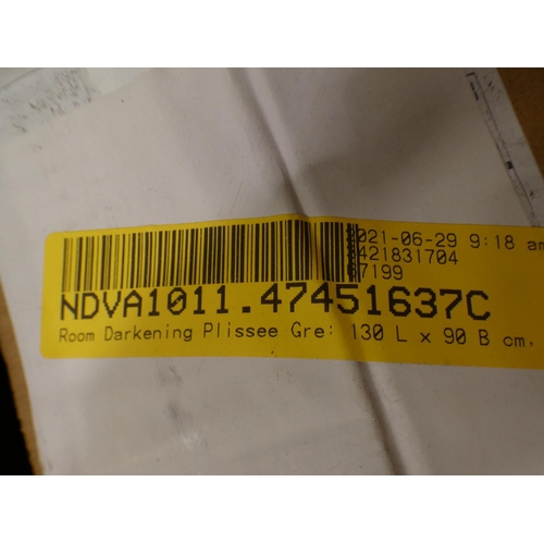 3225 - Quantity of miscellaneous blinds and curtain poles * This lot is subject to VAT