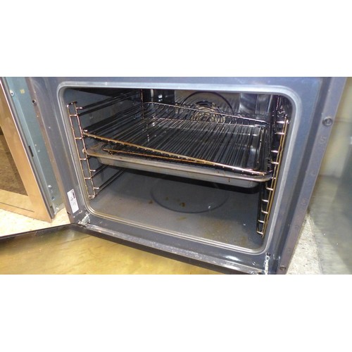 2385 - Zanussi H589xW594xD568 Single Oven - model no.:- UNKNOWN, RRP £385.5 inc. VAT * This lot is subject ... 