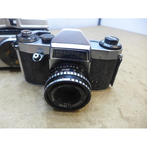 2089 - Vintage leather-effect case with a Praktica camera and one other camera for parts only, Meyer-Optic ... 