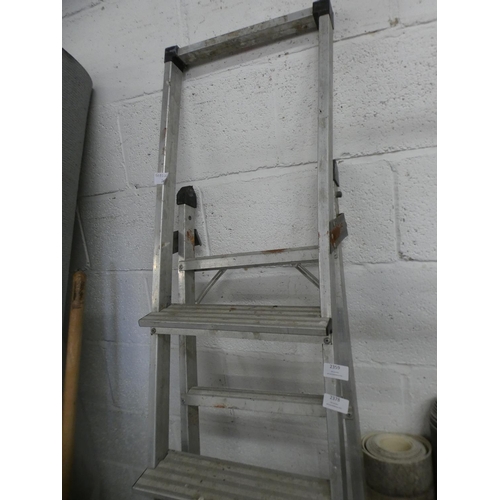 2359 - Aluminium stepladder