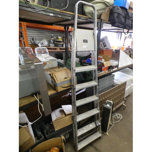 2405 - 7 Rung stepladder