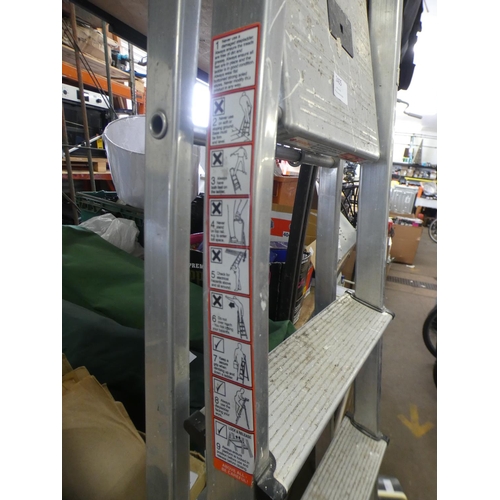 2405 - 7 Rung stepladder