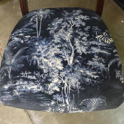 1526 - An upholstered nursing chair