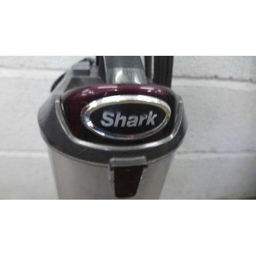 2193 - Shark Power Liftaway upright vacuum cleaner - W