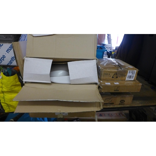 2224 - Cloakroom sink with unit (640 x 470mm) and 4 boxed items